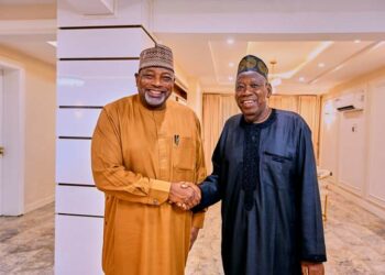 Shugabancin APC: Sanata Kyari Ya Ziyarci Ganduje A Gidansa Da Ke Abuja