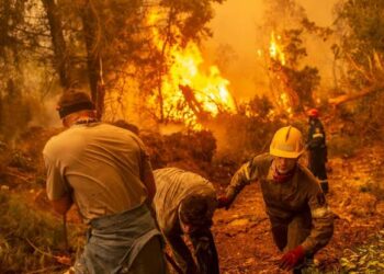 Wutar Daji Ta Raba Mutane Dubu 30 Da Gidajensu A Girka