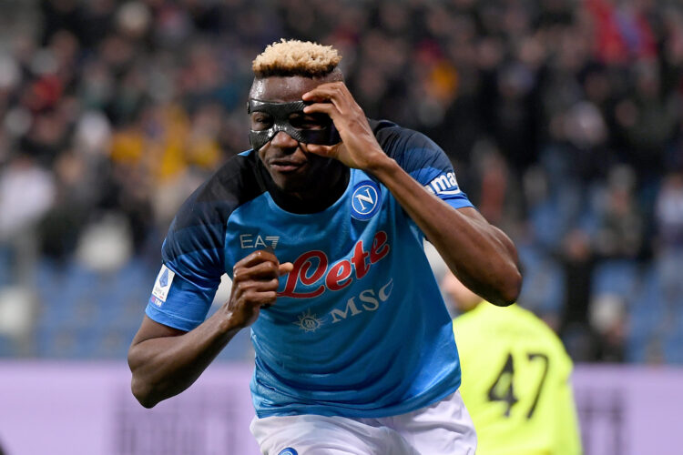 REGGIO NELL'EMILIA, ITALY - FEBRUARY 17: Victor Osimhen of SSC Napoli celebrates after scoring their second sige goal during the Serie A match between US Sassuolo and SSC Napoli at Mapei Stadium - Citta' del Tricolore on February 17, 2023 in Reggio nell'Emilia, Italy. (Photo by Alessandro Sabattini/Getty Images)