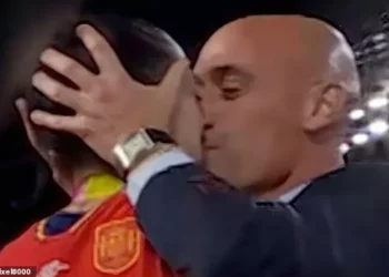 FIFA Ta Fara Bincike Kan Sumbata Da Rubiales Ya Yi Wa ‘Yar Wasan Spain