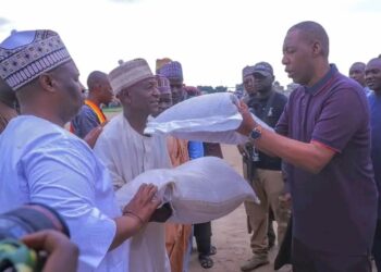 Cire Tallafin Mai: Zulum Zai Bai Wa Mutum Miliyan 1.8 Tallafin Abinci A Borno 