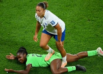 ‘Yar Kwallon Super Falcons Alozie Ta Magantu A Kan Abin Da da Lauren Ta Yi Mata