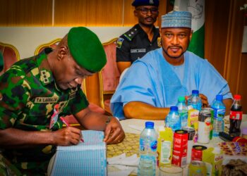 Gwamna Lawal Ya Gana Da Hafsan Sojin Kasa Kan Matsalar Tsaro A Zamfara