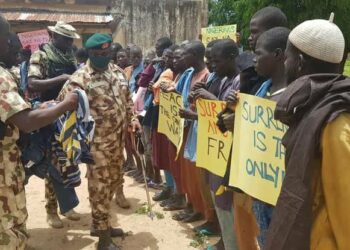 Kwamandojin Boko Haram 4 Da Wasu 13 Sun Mika Wuya Ga MNJTF