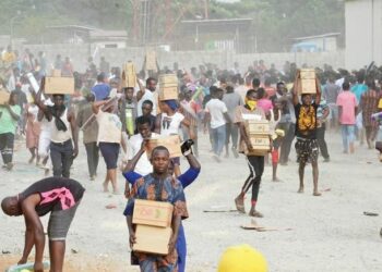 Mutane Sun Daka Wa Kayan Abinci Wawa A Bayelsa Saboda Yunwa