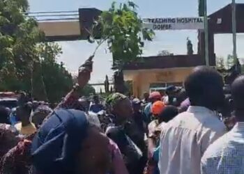 Hatsaniya Ta Kaure Kan Zargin Cirewa Wata Gawa Ido Daya A Asibitin Kwararru Da Ke Gombe