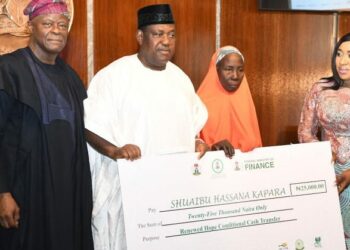 Tinubu Ya Kaddamar Da Shirin Raba Naira Tiriliyan N1.25 Ga Magidanta Miliyan 15