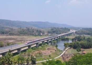 Layin Dogo Mai Saurin Tafiya Tsakanin Jakarta Da Bandung Na Indonesiya