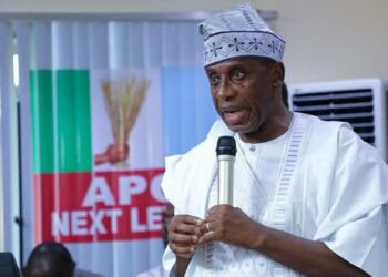 Amaechi Ga ‘Yan Nijeriya: Akwai Dan Siyasar Da Ya Taba Ce Muku Shi Ba Barawo Ba Ne?