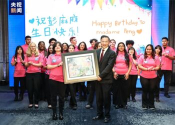 Wannan Kyauta Ce Ta Musamman Daga Daliban Makarantar Sakandaren Amurka