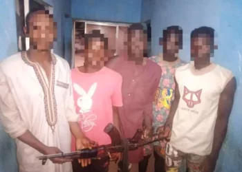 ‘Yansanda Sun Kama Wasu Mutane 5 Kan Mallakar Bindigu Kirar AK-47 Ba Bisa Ƙa’ida Ba