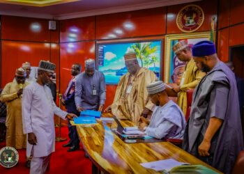 Tsaro: Gwamnatin Zamfara Ta Haramta Wa Sarakuna Bada Izinin Hakar Ma’adanai