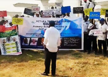 Malamai Sun Yi Zanga-Zanga A Abuja Kan Bashin Kudaden Albashi