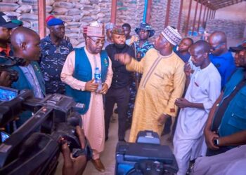 Hukumar Karɓar Ƙorafi Da Yaƙi Da Rashawa Ta Kwace Rumbuna 10 Da Aka Ɓoye Abinci A Kano