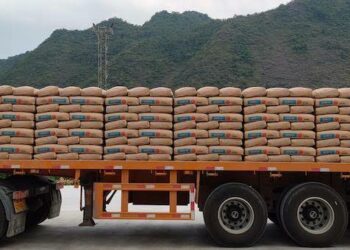 Dokar Hana Fitar Da Kayan Gini Waje: Jami’an Tsaro Sun Kama Manyan Motoci 5 Makare Da Siminti A Adamawa