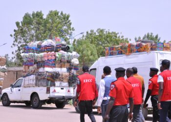 EFCC Ta Cafke Motoci 21 Makare Da Abincin Da Aka Yi Fasa-kwauri Zuwa Kasashe Makwabta