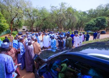 Gwamnan Kebbi Ya Raba Motoci 24 ga ‘Yan Majalisar Jihar