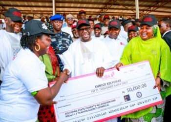 Tallafi: ‘Yan Kasuwa Dubu 10 Sun Samu Tallafin Dubu 50 Kowane A Adamawa