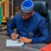 Bago Dokar Hana Sayar Da Burodi Mara Shaida, Litar Mai Fiye Da 50 Ta Tabbata A Zamfara, Gwamna Dauda Ya Sa Hannu