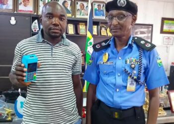 Mai Sana’ar POS A Kano Ya Samu Kyautar Naira 500,000 Sakamakon Mayar Da Naira Miliyan 10 Da Aka Tura Bisa Kuskure 
