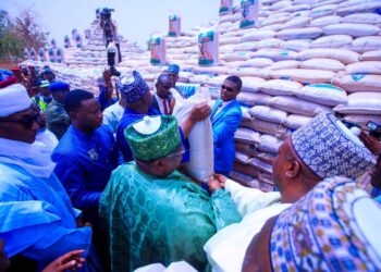 Ramadan: Gwamnan Kebbi Ya Kaddamar Shirin Rabon Kayan Abinci