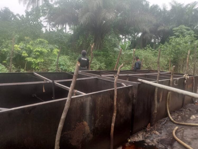 HOTUNA: Yadda Jami’an Tsaro Suka Lalata Haramtacciyar Matatar Danyen Mai A Ribas