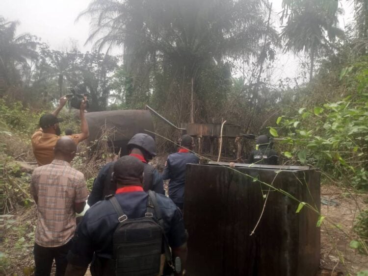 HOTUNA: Yadda Jami’an Tsaro Suka Lalata Haramtacciyar Matatar Danyen Mai A Ribas