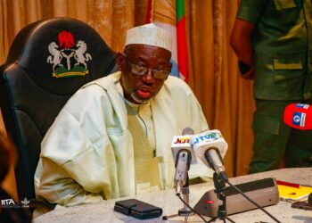 Gwamnan Jigawa Umar Namadi Ya Raba Kayan Makaranta 30,000 Ga Dalibai Mata