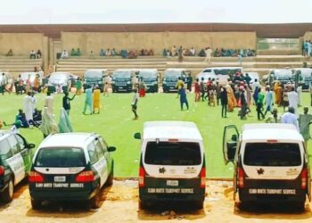 Sanata Barau Jibrin Ya Ƙaddamar Da Motocin Zirga-Zirga A Kano