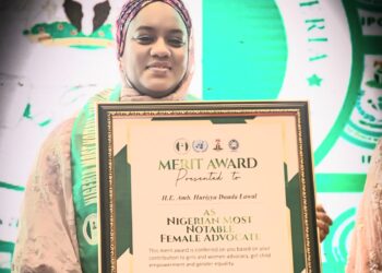 PAN Ta Karrama Matar Gwamnan Jihar Zamfara Kan Kula Da Mata Da Marayu 