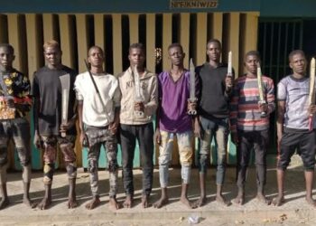 Jami’an NSCDC Sun Kama Wasu Mutane 11 Da Ake Zargi Da Ƙwacen Waya A Kano