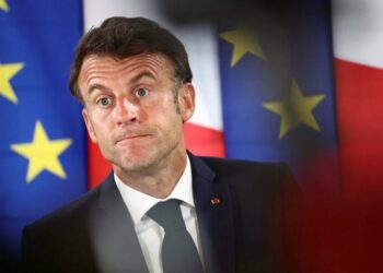 Macron Ya Rusa Majalisar Ministoci