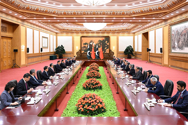Xi Jinping met with the Prime Minister of Pakistan and the Vice President of Brazil