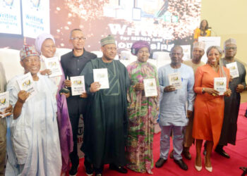 Yadda Aka Yi Bikin Kaddamar Da Littafin Babban Editan LEADERSHIP A Abuja