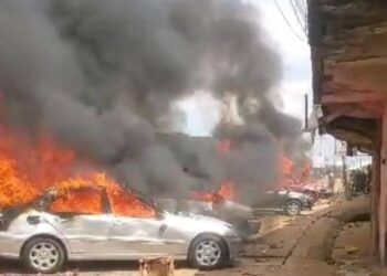 Assha: Ɓata Gari Sun Bankawa Motoci 10 Wuta A Filato