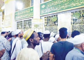 Falalar Ziyarar Kabarin Annabi S.A.W (1)