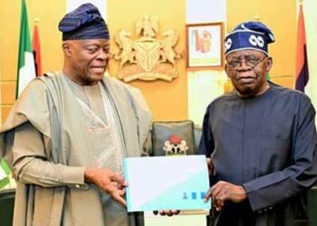 Minista Da Dumi-Dumi: Edun Ya Mika Wa Tinubu Sabon Tsarin Mafi Karancin Albashin Ma’aikata