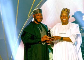 Gwamnan Zamfara Ya Samu Lambar Yabo Kan Ƙirƙiro Ayyukan Ci Gaba