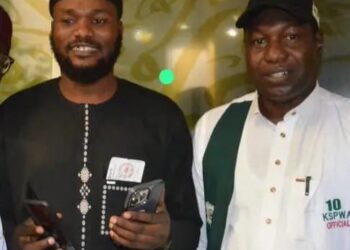 Alhajin Kaduna Ya Mayar Da Wayoyi Masu Darajar Naira Miliyan 4 Ga Mai Su A Jiddah