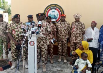 Sojoji Sun Ceto Wata Ƴar Chibok, Sun Miƙa Ta Ga Gwamnatin Borno