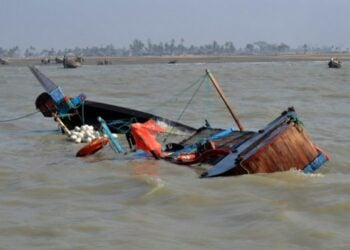 ‘Yan Kasuwa 2 Sun Mutu, An Ceto 18 Da Igiyar Ruwa Ta Kifar Da Kwale-kwalen Su A Jigawa