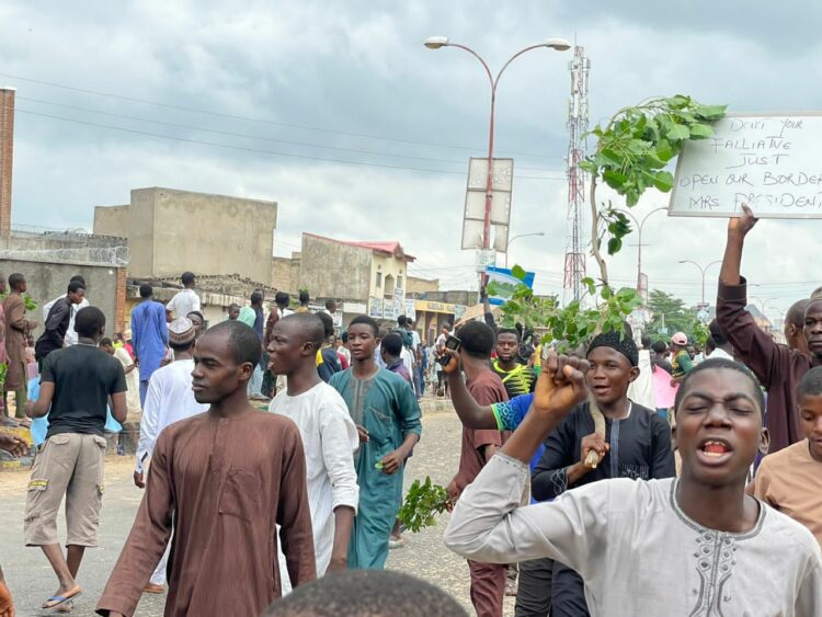 Rana Ta 3: Duk Da Dokar Hana Fita Masu Zanga-zanga Sun Fito A Kano
