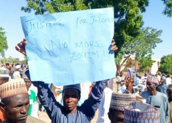 Masu Zanga-Zanga A Jigawa Sun Ƙi Bin Umarnin Zama A Gida, Sun Fito A Rana Ta Biyu