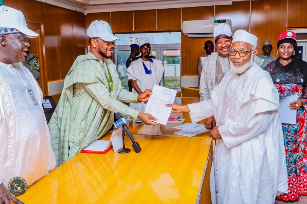Gwamnan Zamfara Ya Kaddamar Da Rabon Naira Biliyan 11 Na Bunkasa Ilimin ...
