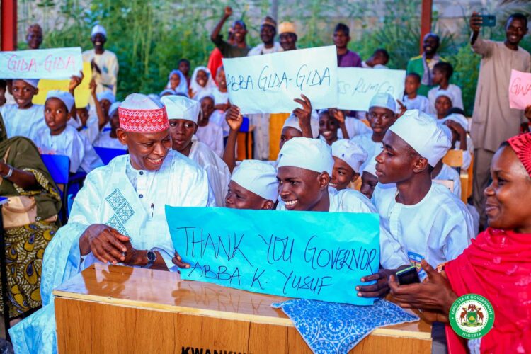 Ilimi: Gwamna Yusuf Ya Raba Wa Makarantun Kano Kujerun Zama 73,000