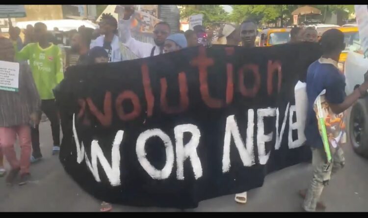 Tsadar Rayuwa: Zanga-zanga Ta Barke A Abuja Da Legas