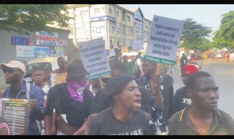 Tsadar Rayuwa: Zanga-zanga Ta Barke A Abuja Da Legas