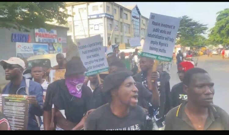 Tsadar Rayuwa: Zanga-zanga Ta Barke A Abuja Da Legas