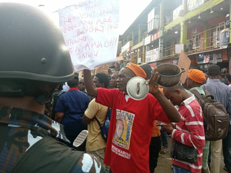 Tsadar Rayuwa: Zanga-zanga Ta Barke A Abuja Da Legas
