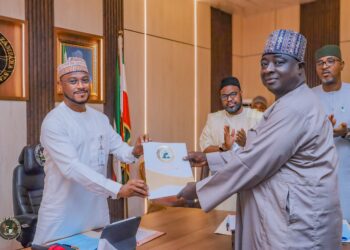 Gwamnan Zamfara Ya Rantsar Da Shugaban Hukumar Zaɓen Jihar
